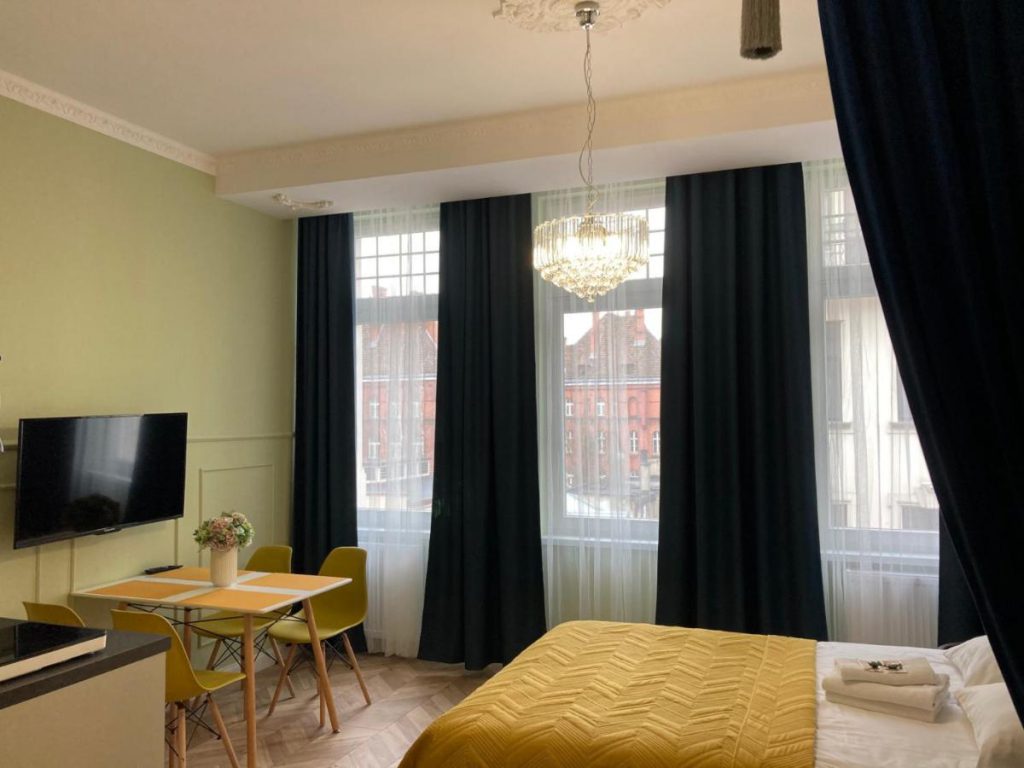 Petite Visite No.18A