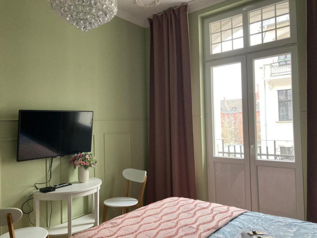 Petite Visite No.18B