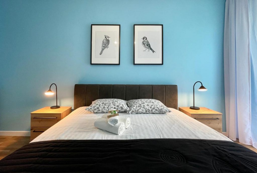 HomeStay 2 Apartment with Parking