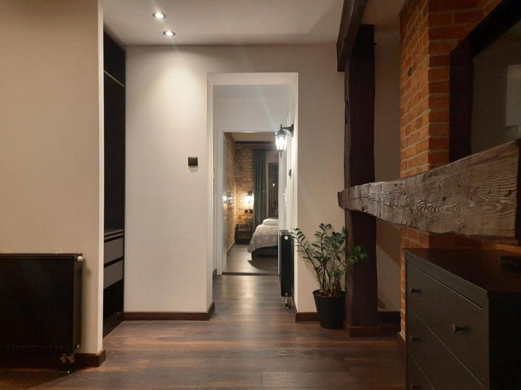 Ceglana Komnata – Old Town Apartment