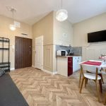 Petite Visite No. 4A