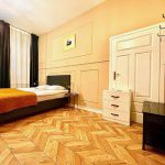 Petite Visite No. 4A