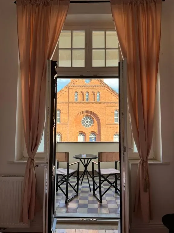 Filmowe Apartamenty z parkingiem – różowy