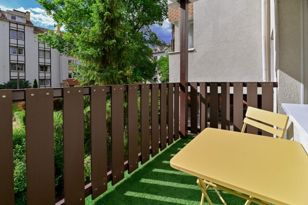 Golden Apartment